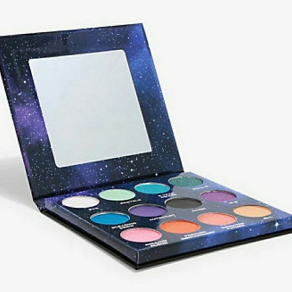New Wall E Eyeshadow pallette - Picture 2 of 4